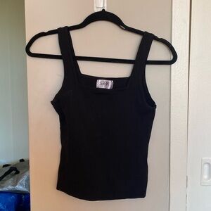 Black seek tank top